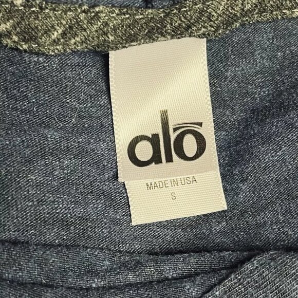 ALO Shirt Top Small Long Sleeve Hooded T-shirt Thumb Hole Athletic Black Tee - Picture 5 of 6